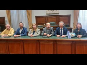 Dirigente, sindaco e membri della federazione alla sigla della convenzione. Dirigente, sindaco e membri della federazione alla sigla della convenzione.